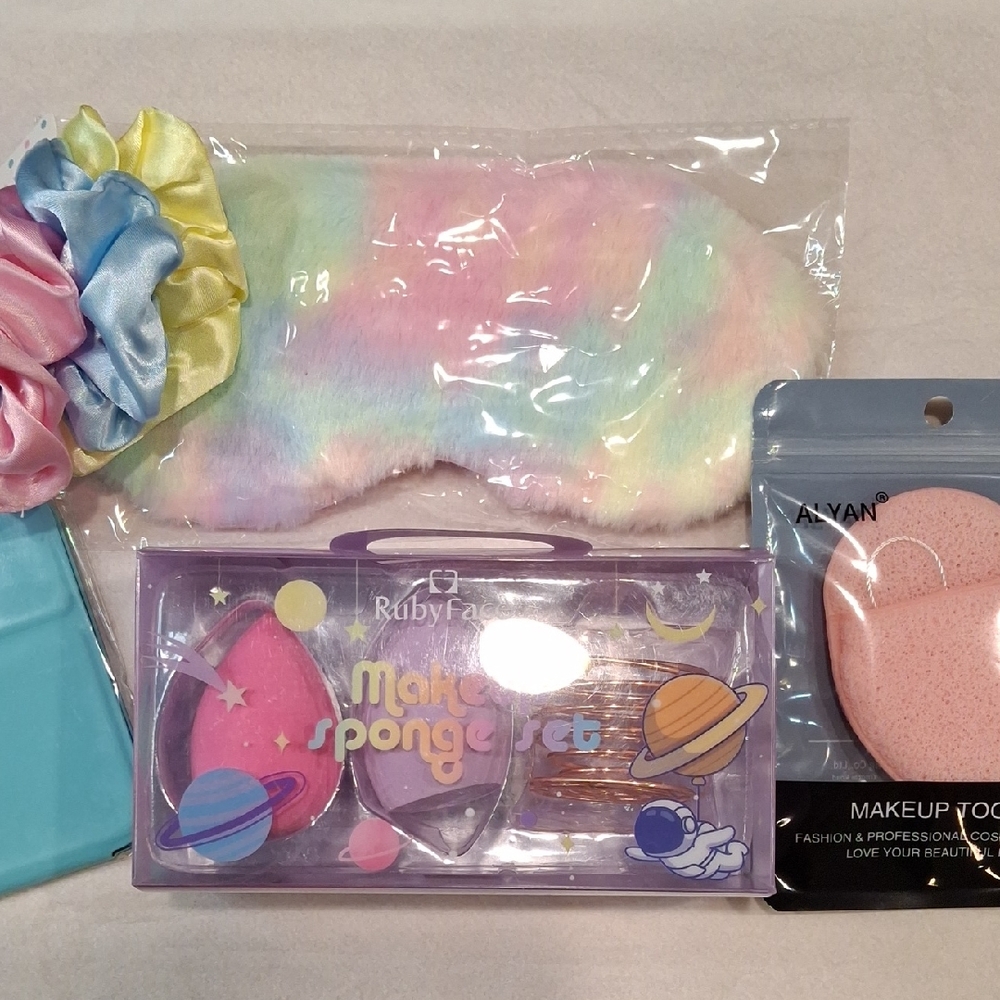 Colorful Makeup Sponge & Accessory Set - Picture 1 of 5